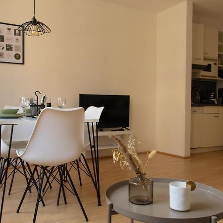 Modern - Neu - Gemutlich - Self Checkin - Zentral - Strassenbahn 38 Zum Ring Appartement Wenen Buitenkant foto