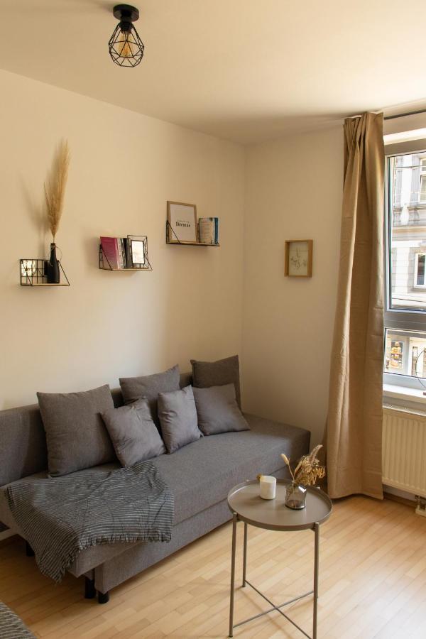 Modern - Neu - Gemutlich - Self Checkin - Zentral - Strassenbahn 38 Zum Ring Appartement Wenen Buitenkant foto
